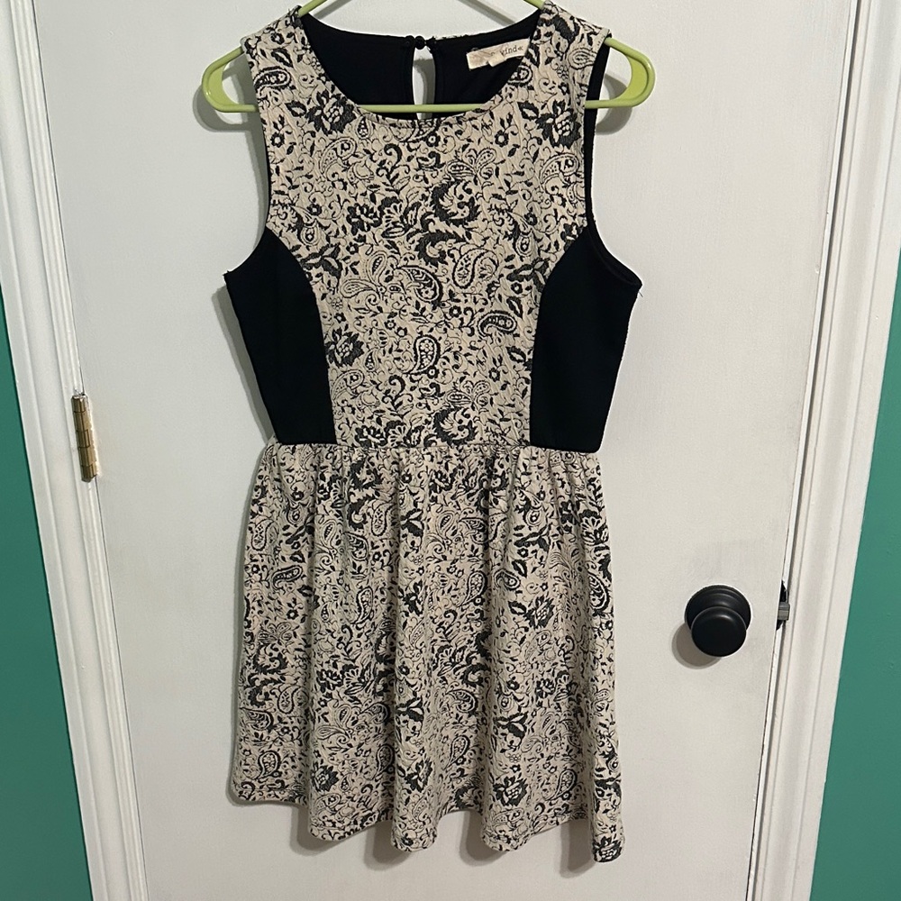 0104 Rewind womenโs Black and Cream Midi Dress size mediumโ
